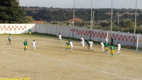 Un calcio d’angolo battuto dalla Tollese