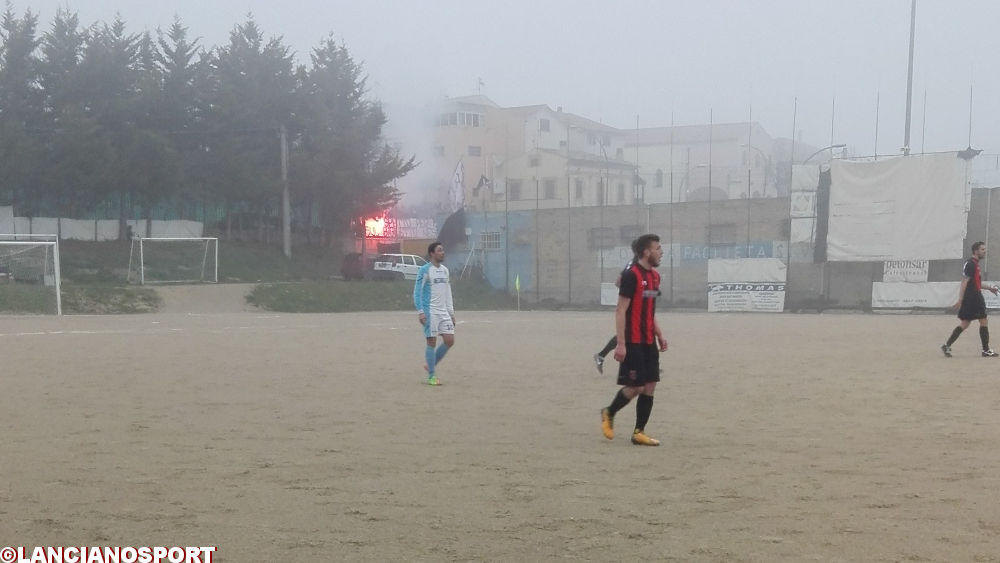 Tifosi in campo per festeggiare il gol: Lanciano multato