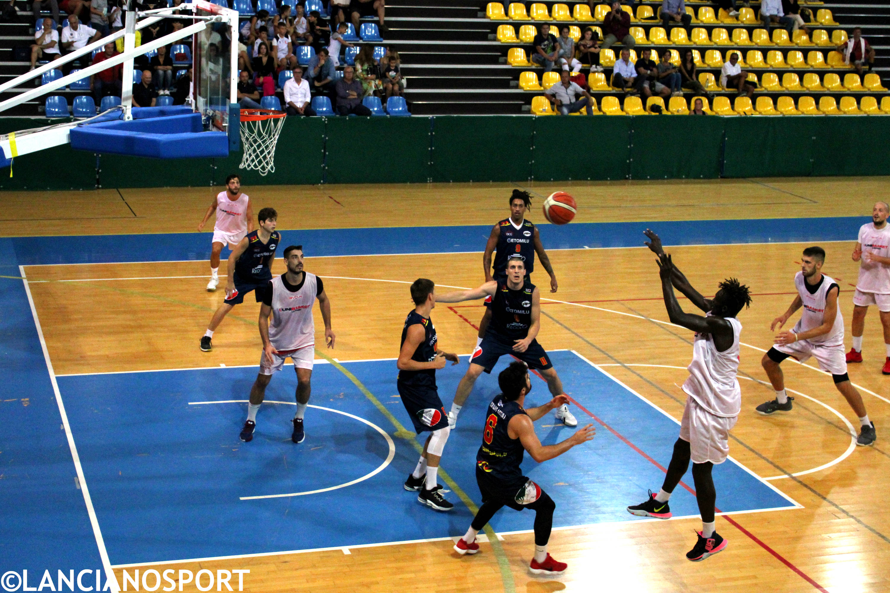 Sorpasso nel finale: Giulianova strappa all’Unibasket il torneo Città di Lanciano